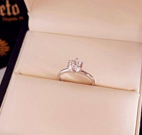 Solitaire engagement ring