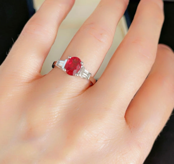 Bague en saphir rouge