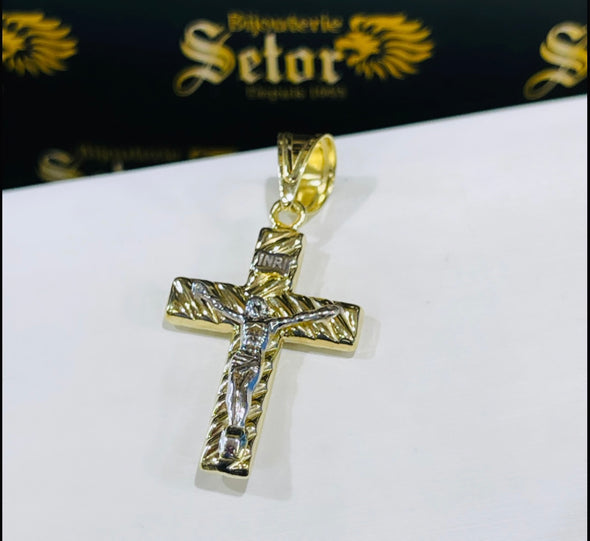 Pendentif en forme de croix