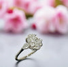 Oval engagement ring