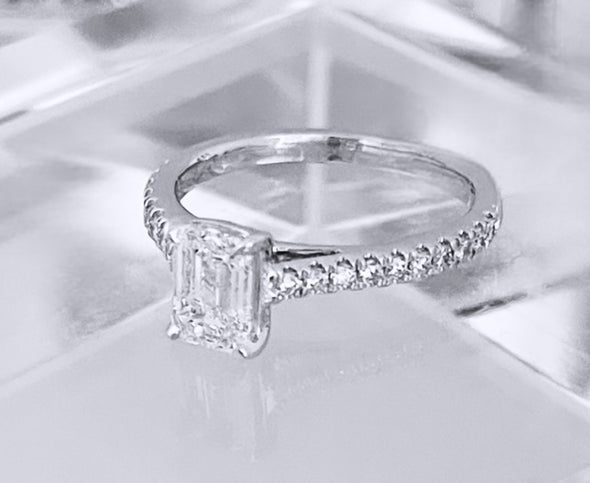 Lab grown diamond ring