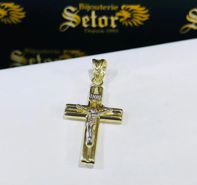 Pendentif en forme de croix