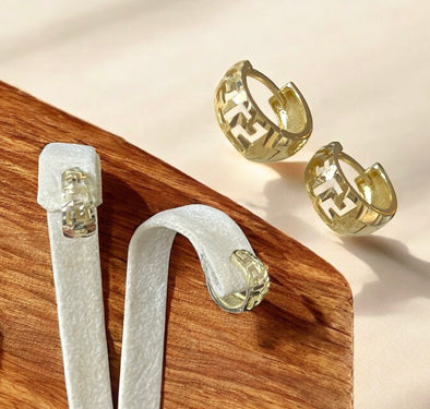 Mini huggies earrings