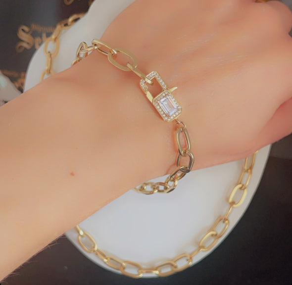 Necklace & bracelet