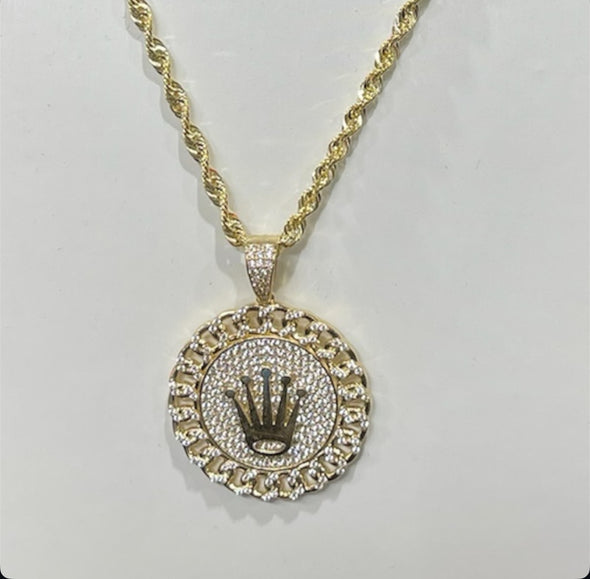 Crown pendant with rope chain