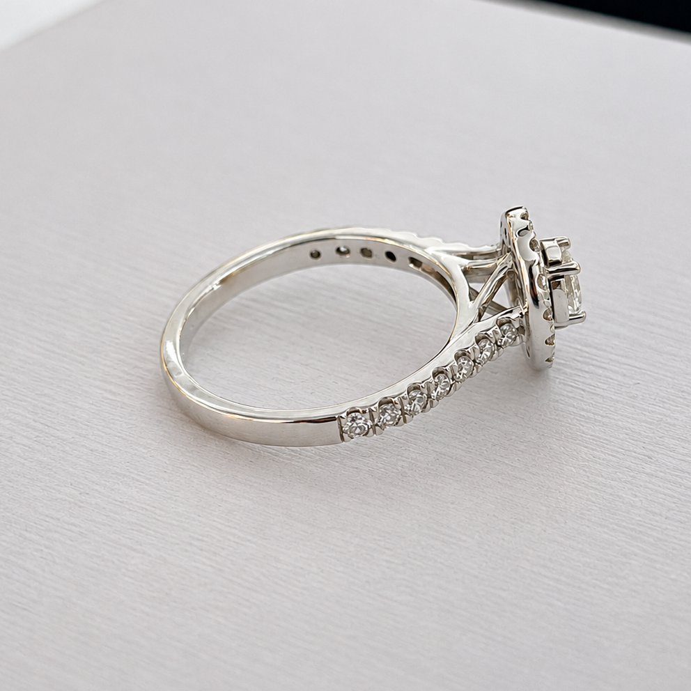 Oval Diamond engagement ring